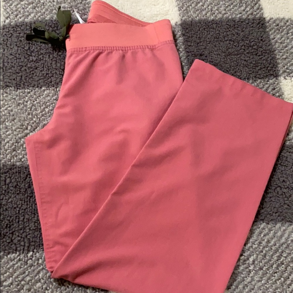 Figs pink scrub pants XS petite
